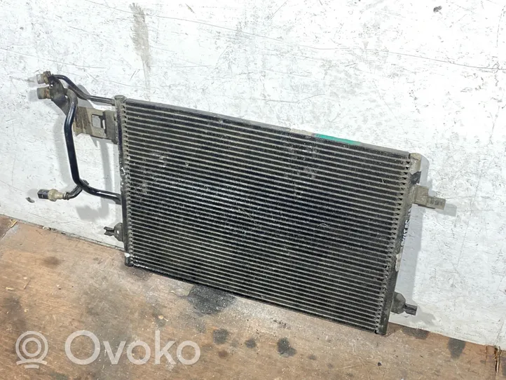 Volkswagen PASSAT B5 Radiateur condenseur de climatisation 8d0260401h