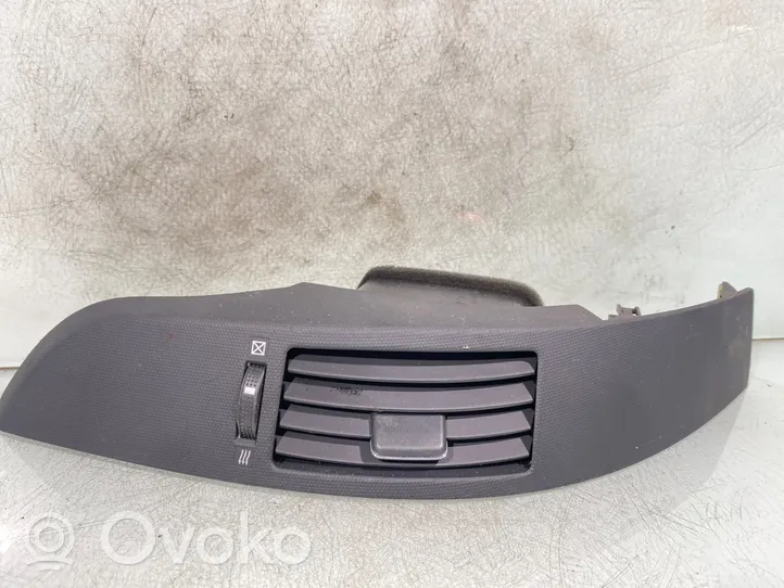 Toyota Corolla Verso AR10 Kojelaudan sivutuuletussuuttimen kehys 6556434010