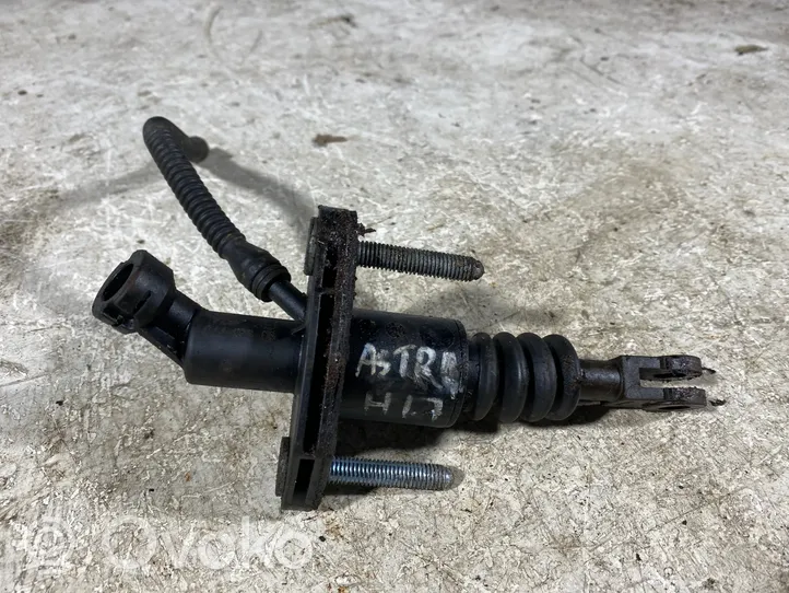 Opel Astra H Clutch master cylinder 