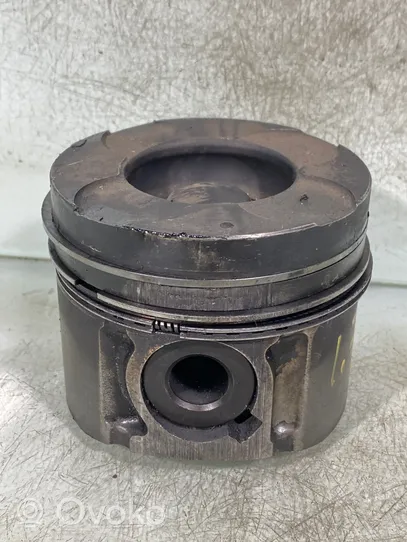 Opel Astra H Piston P885