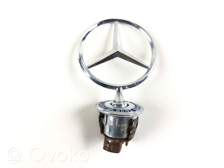 Mercedes-Benz E W210 Logo, emblème, badge A2028800186