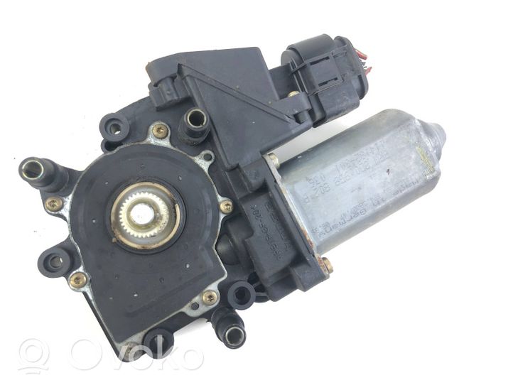 Audi A4 S4 B5 8D Moteur de lève-vitre de porte avant 8D0959802B