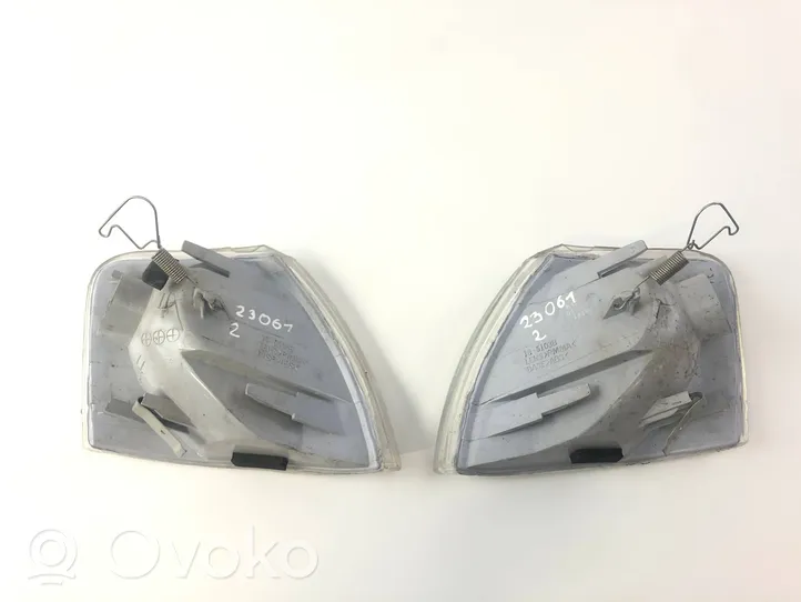 Volkswagen PASSAT B5 Frontblinker 185104B