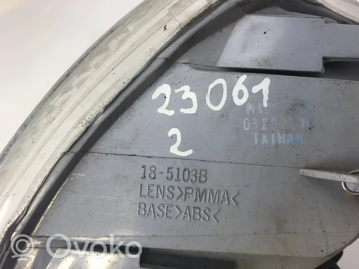 Volkswagen PASSAT B5 Kierunkowskaz przedni 185104B