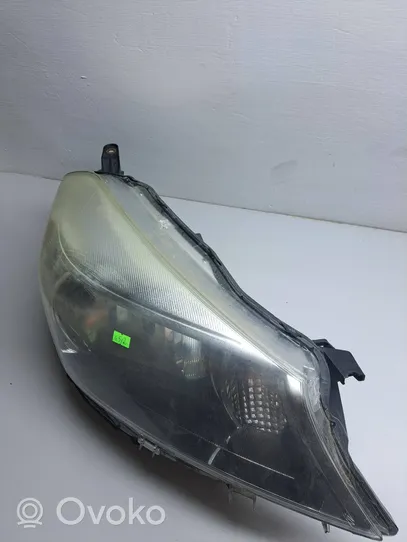 Toyota Yaris Lampa przednia 