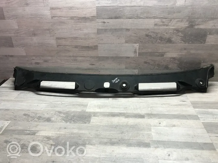 BMW 1 E81 E87 Rivestimento del tergicristallo 15677210