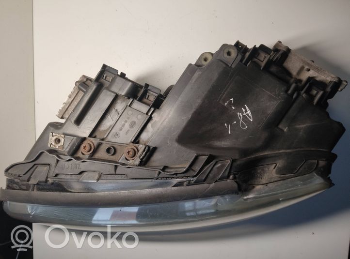 Audi A8 S8 D3 4E Phare frontale 15815300