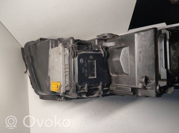 Audi A8 S8 D3 4E Lampa przednia 15815300