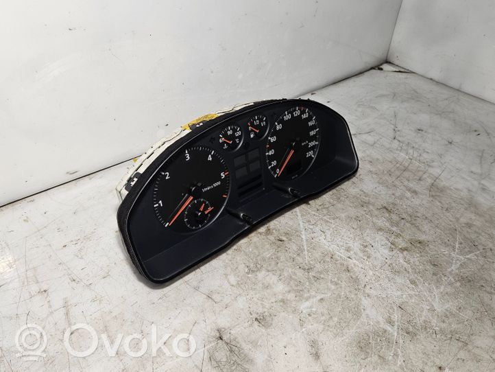 Audi A4 S4 B5 8D Compteur de vitesse tableau de bord 8D0919033A