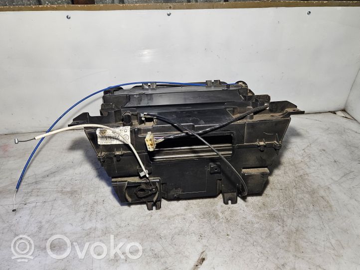 Volkswagen II LT Sisälämmityksen ilmastoinnin korin kotelo 2D0819005