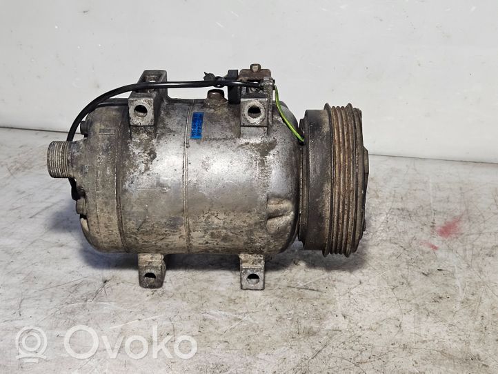 Volkswagen PASSAT B5 Ilmastointilaitteen kompressorin pumppu (A/C) 8D0260805