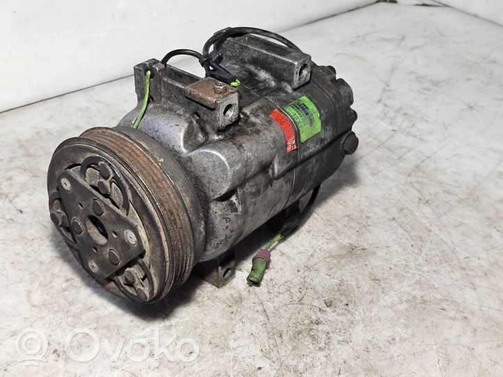 Volkswagen PASSAT B5 Ilmastointilaitteen kompressorin pumppu (A/C) 8D0260805