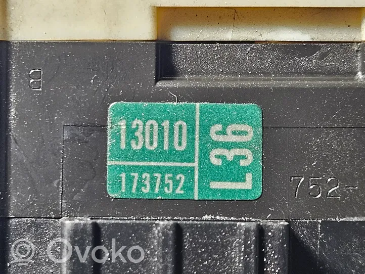 Toyota Corolla Verso E121 Commodo de clignotant 13010173752