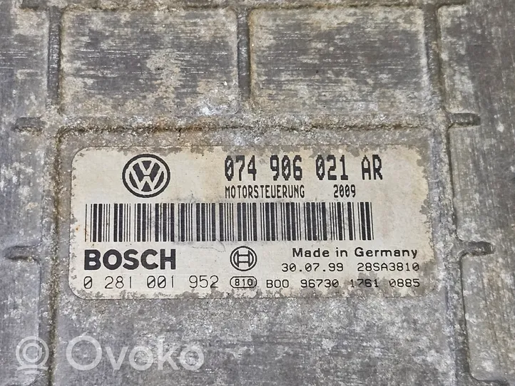 Volkswagen II LT Variklio valdymo blokas 074906021AR