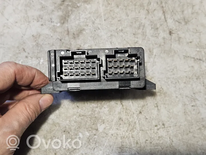 Mercedes-Benz Sprinter W901 W902 W903 W904 Door central lock control unit/module A0004461019