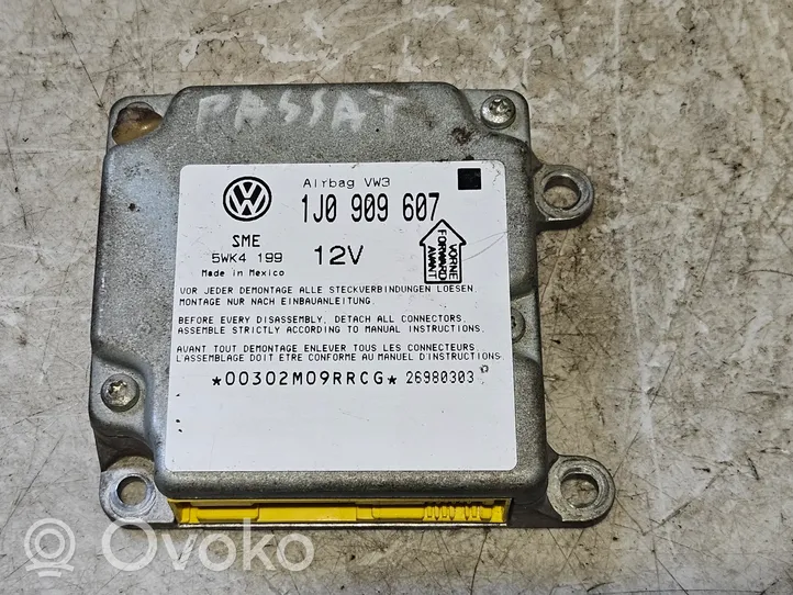 Volkswagen PASSAT B5 Airbag control unit/module 1J0909607