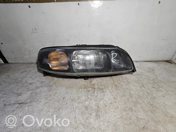 Volvo S60 Lampa przednia 8693578