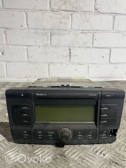 Skoda Octavia Mk2 (1Z) Radio/CD/DVD/GPS-pääyksikkö IZ0035161B