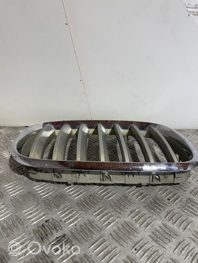 BMW X5 E70 Front bumper upper radiator grill 7157688