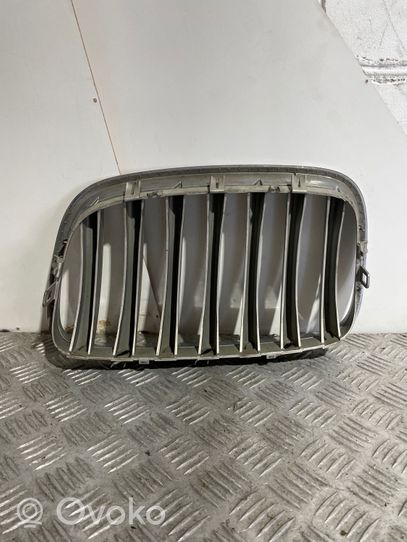 BMW X5 E70 Front bumper upper radiator grill 7157688