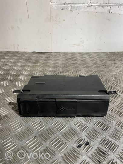 Mercedes-Benz C W203 Navigation unit CD/DVD player A2038209089