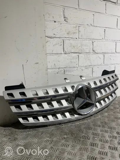 Mercedes-Benz ML W164 Grille calandre supérieure de pare-chocs avant A1648880241