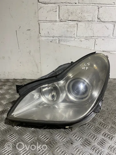 Mercedes-Benz CLS C219 Lampa przednia 