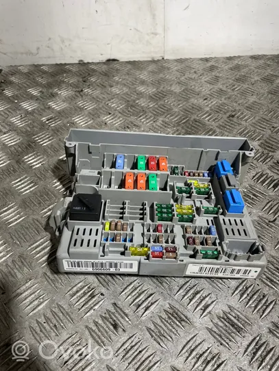 BMW 1 E81 E87 Fuse box set 6906609