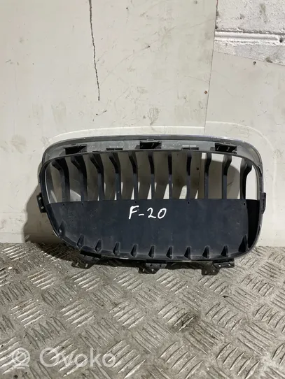 BMW 1 F20 F21 Maskownica / Grill / Atrapa górna chłodnicy 7324389