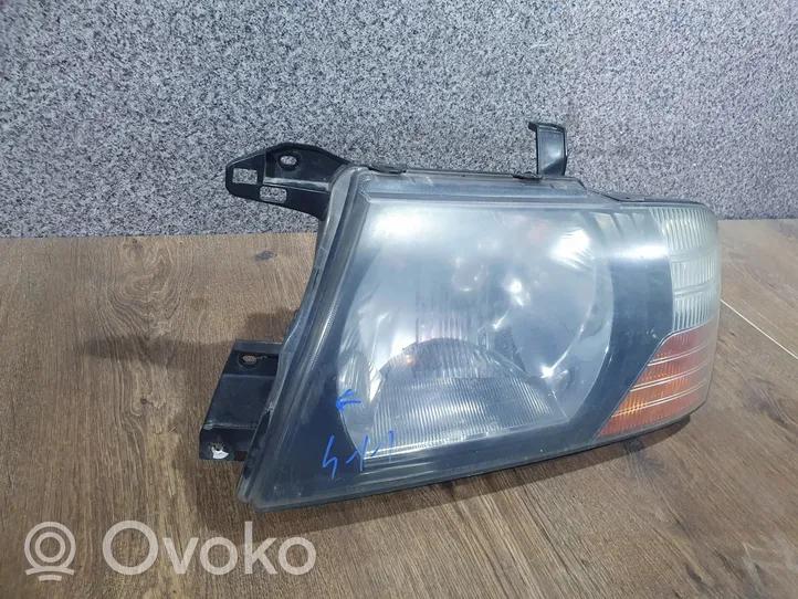 Mitsubishi Pajero Lampa przednia 