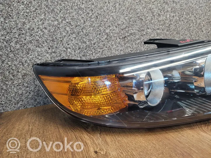 KIA Sorento Lampa przednia 