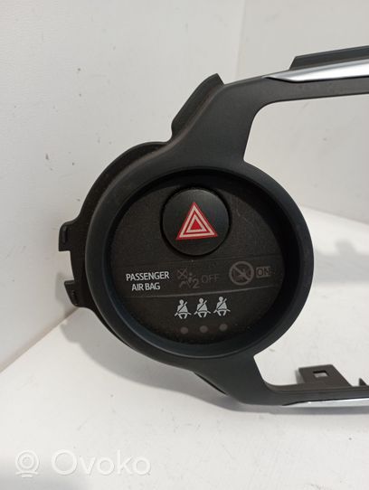 Toyota Yaris Radion/GPS-laitteen pääyksikön kehys 864510D030