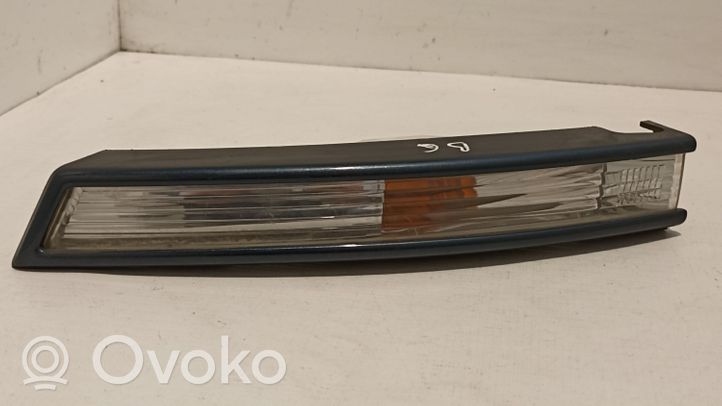 Volkswagen PASSAT B6 Kierunkowskaz przedni 3C0807717C