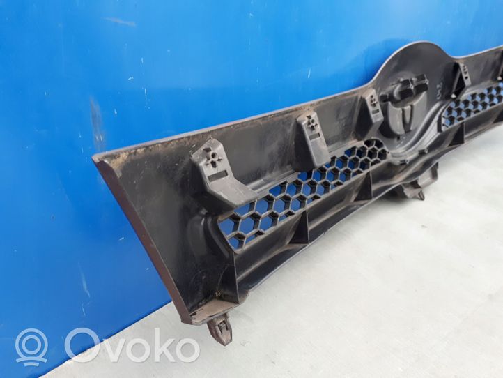 Toyota Corolla Verso E121 Griglia anteriore 531110f0208679064020