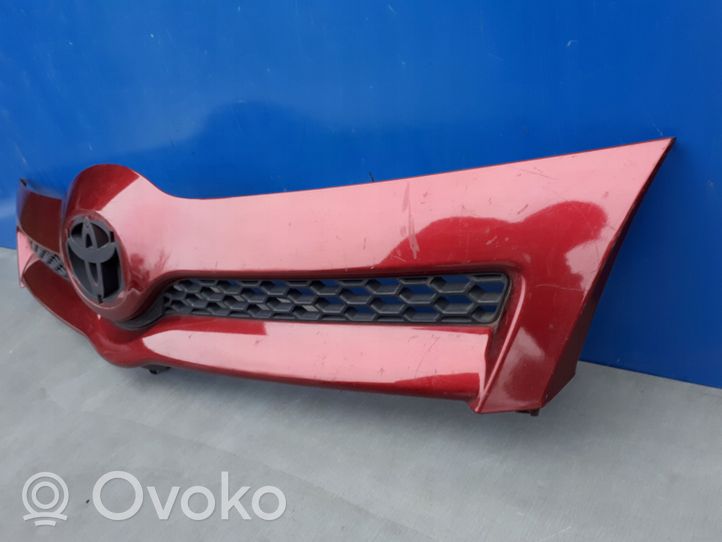 Toyota Corolla Verso E121 Griglia anteriore 531110f0208679064020