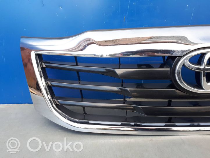 Toyota Hilux (AN10, AN20, AN30) Front bumper upper radiator grill 531110K480