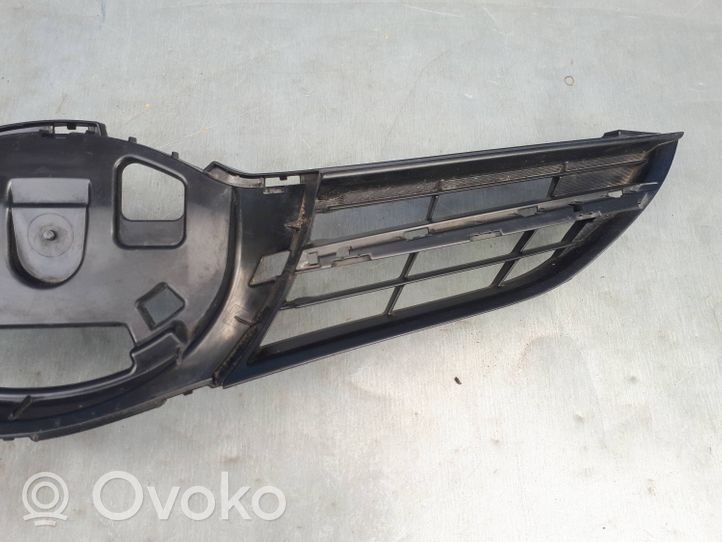 Toyota Auris E180 Etupuskurin ylempi jäähdytinsäleikkö 5311402260