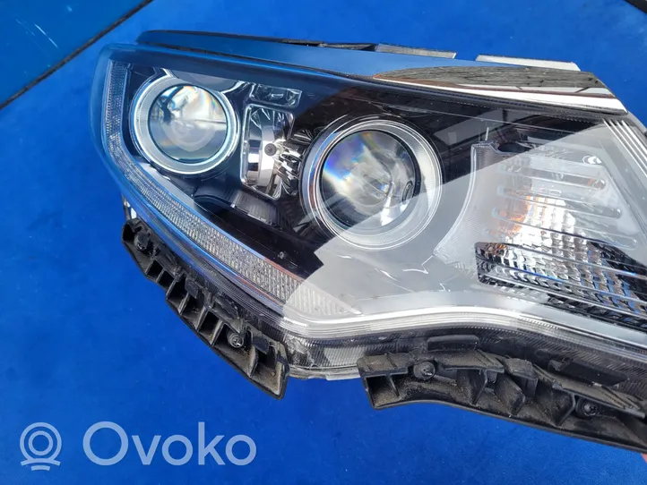 KIA Optima Lampa przednia 92102D4070