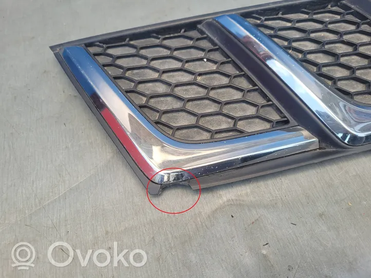 Suzuki Vitara (LY) Grille de calandre avant 7211160R0