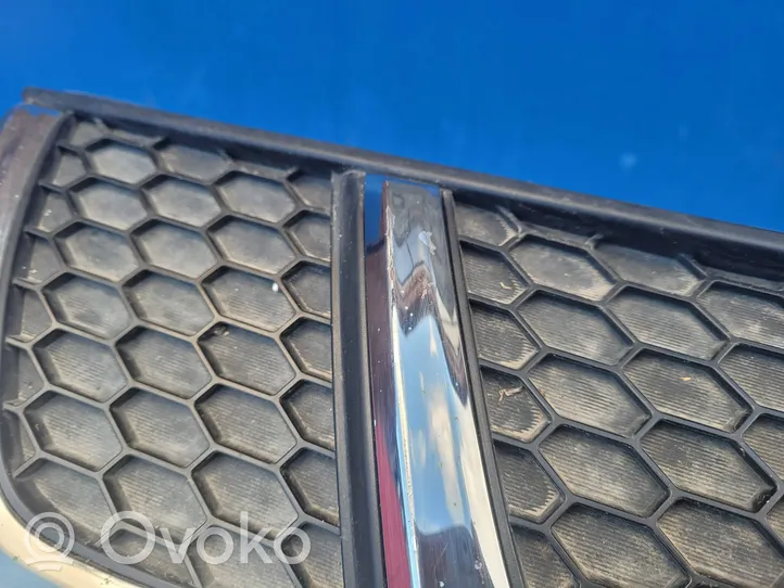 Suzuki Vitara (LY) Atrapa chłodnicy / Grill 7211160R0