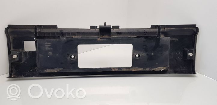 Volkswagen PASSAT B3 Takaluukun rekisterikilven valon palkki 357853489