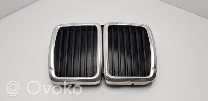 BMW 3 E30 Front bumper upper radiator grill 51131916504