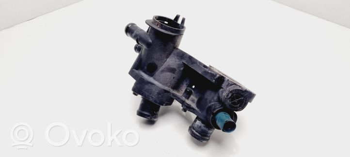 Volkswagen Polo III 6N 6N2 6NF Boîtier de thermostat 032121111