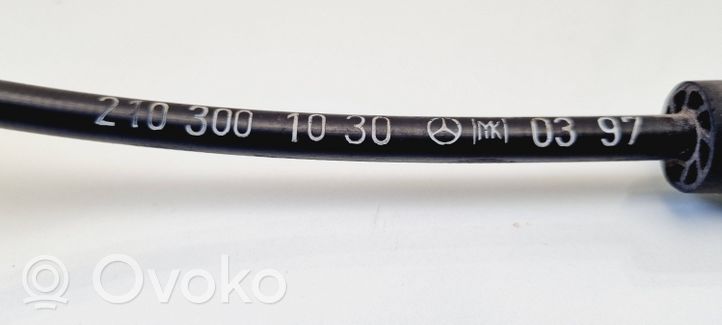 Mercedes-Benz E W210 Cable del acelerador 2103001030