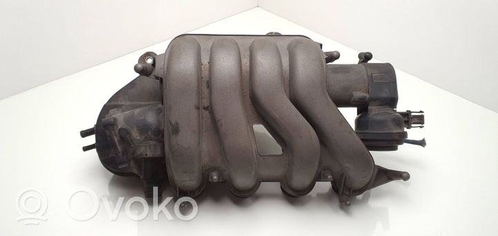 Volkswagen PASSAT B6 Kolektorius įsiurbimo 06F133210K