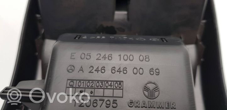 Mercedes-Benz A W176 Hansikaslokeron keskikonsoli A2466460069