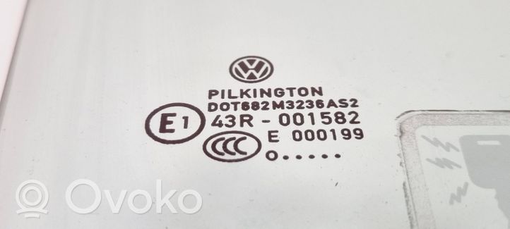 Volkswagen Touran II Etuoven ikkunalasi, neliovinen malli 