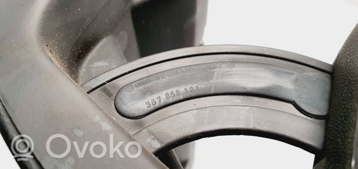 Volkswagen PASSAT B3 Комплект ящика для вещей (бардачка) 357858131