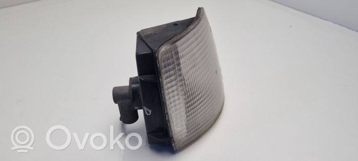 Volkswagen PASSAT B3 Indicatore di direzione anteriore 357953050A