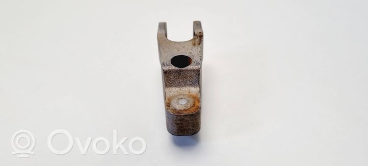 Opel Zafira C Support de pince d'injecteur de carburant 